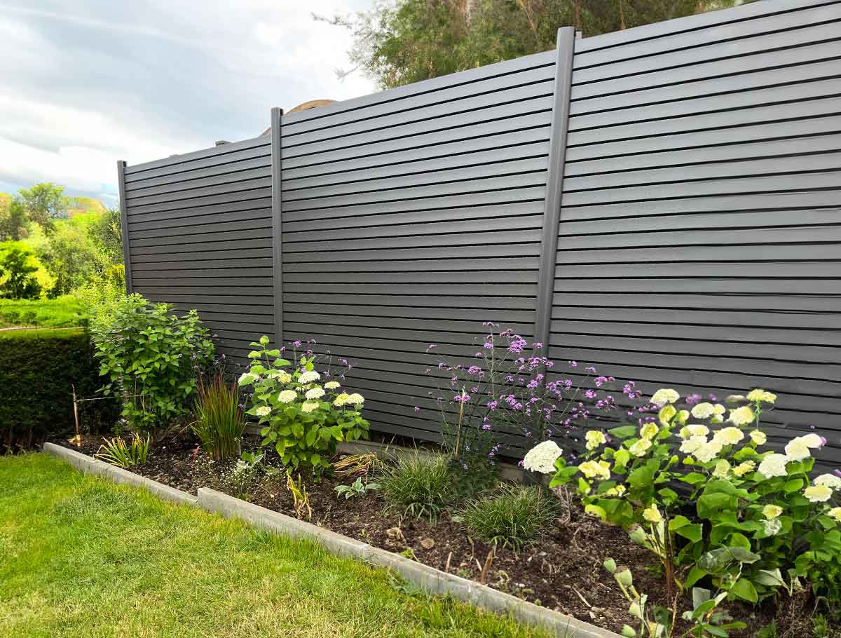 Lammellensichtschutz in Anthrazit aus Aluminium im Stecksystem