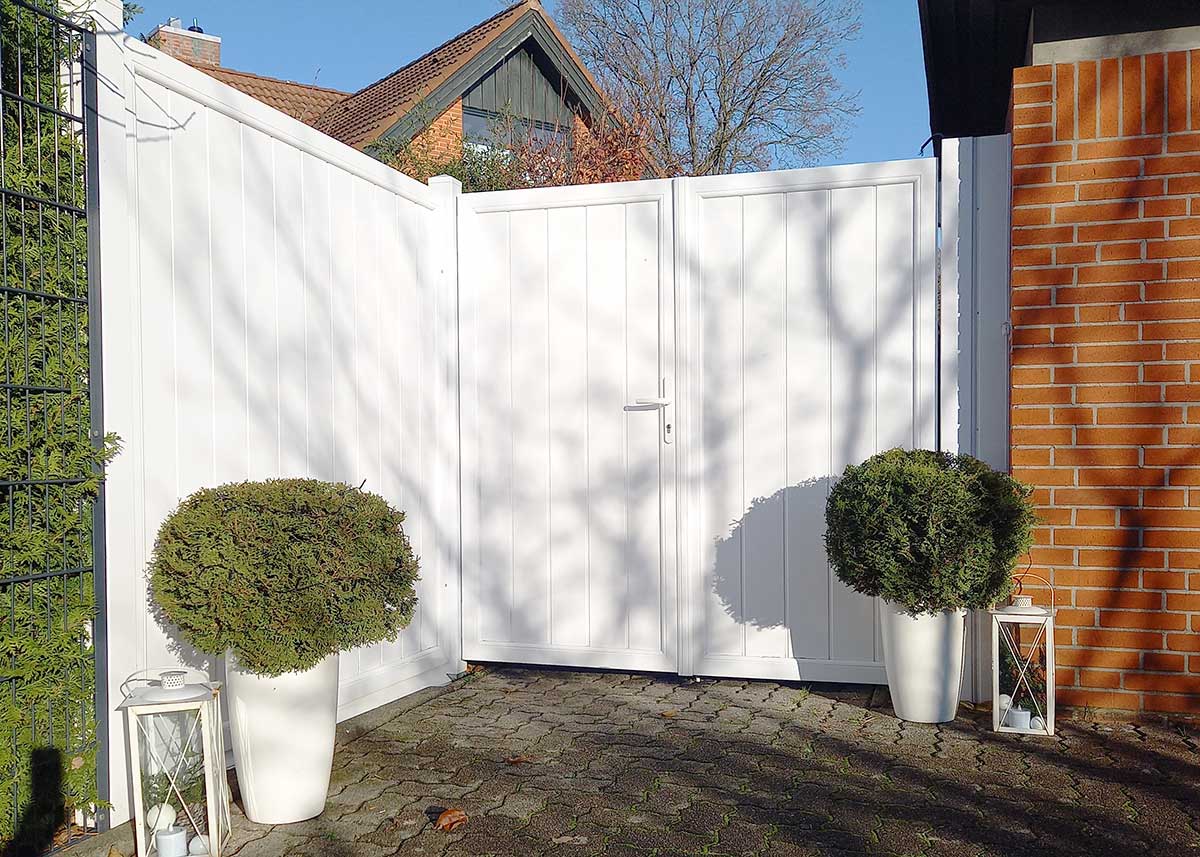 Sichtschutz-Doppeltür in Weiß aus hochwertigen Kunststoff