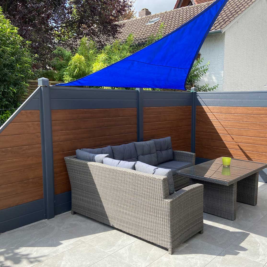 Terrassensichtschutz in Nussbaum und Anthrazit aus hochwertigen Kunststoff PVC