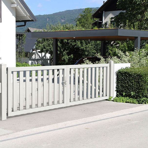 Rahmenzaun mit Tor in weiß