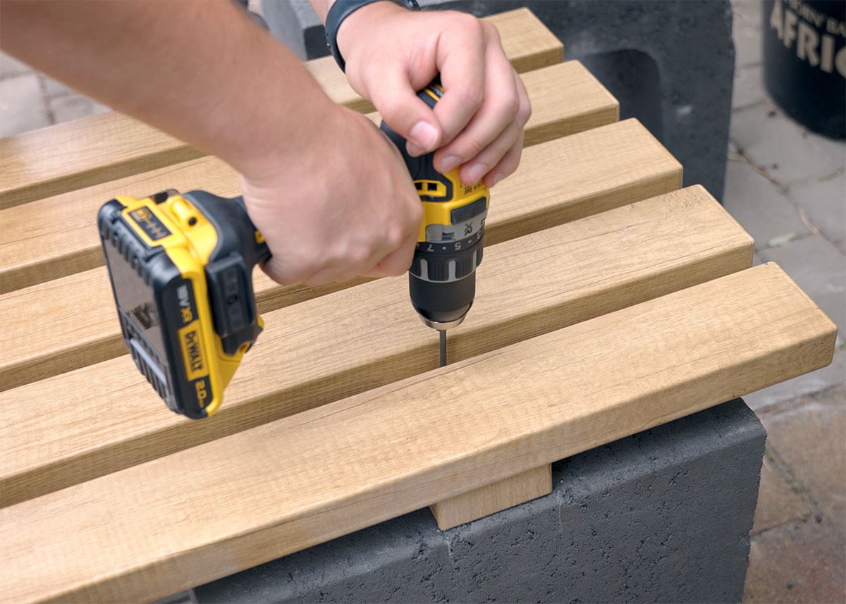 DIY Sitzbank mit U-Stein und Banklatte aus PVC selber bauen