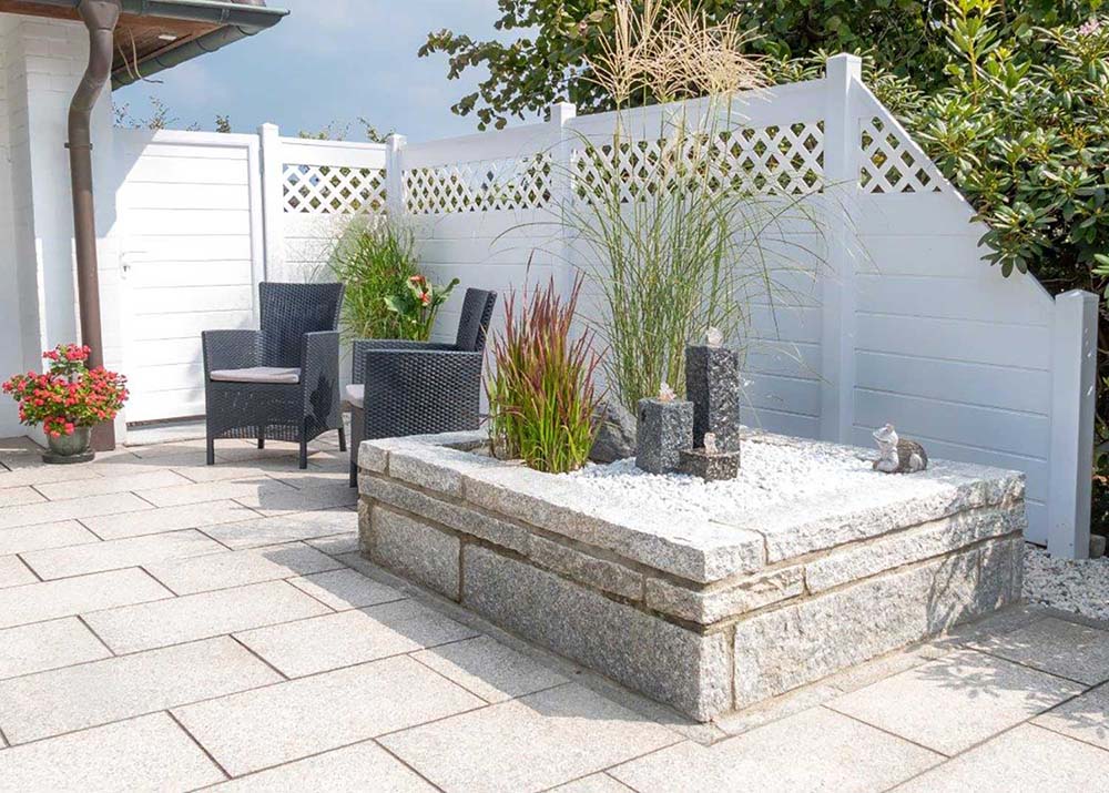 Sichtschutz Weiß Garten Idee Steingarten