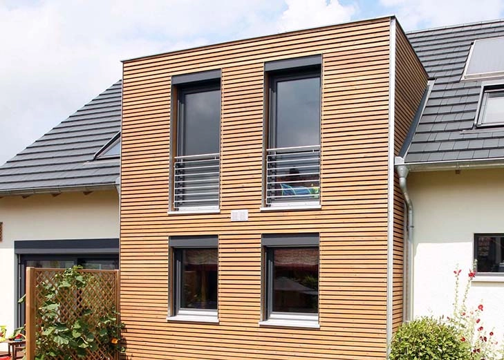 Rhombuspaneele aus Kunststoff für die Fassaden- und Carportverkleidung