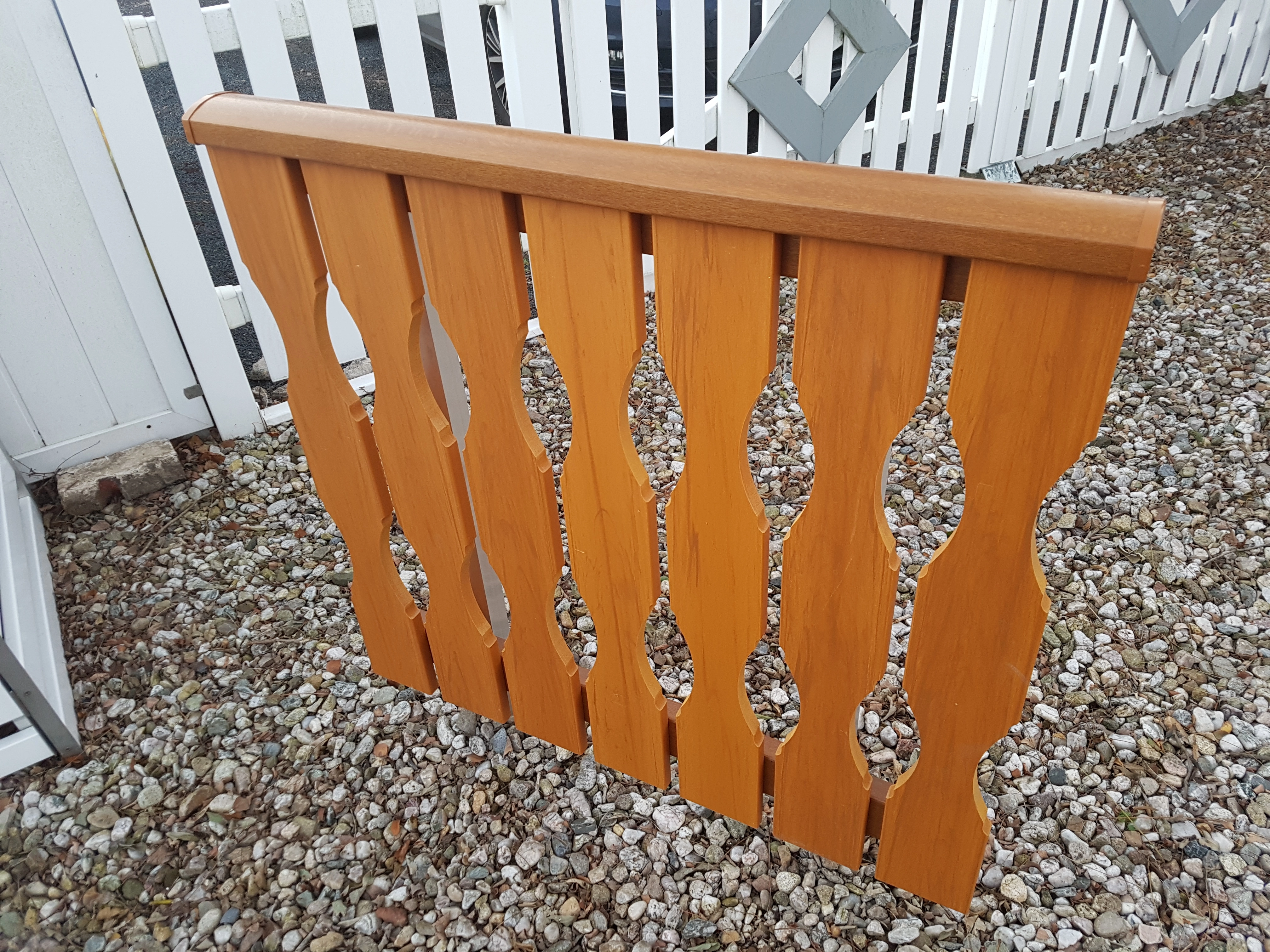FairGarden®: Geschwungenes Balkonbrett Goldeiche